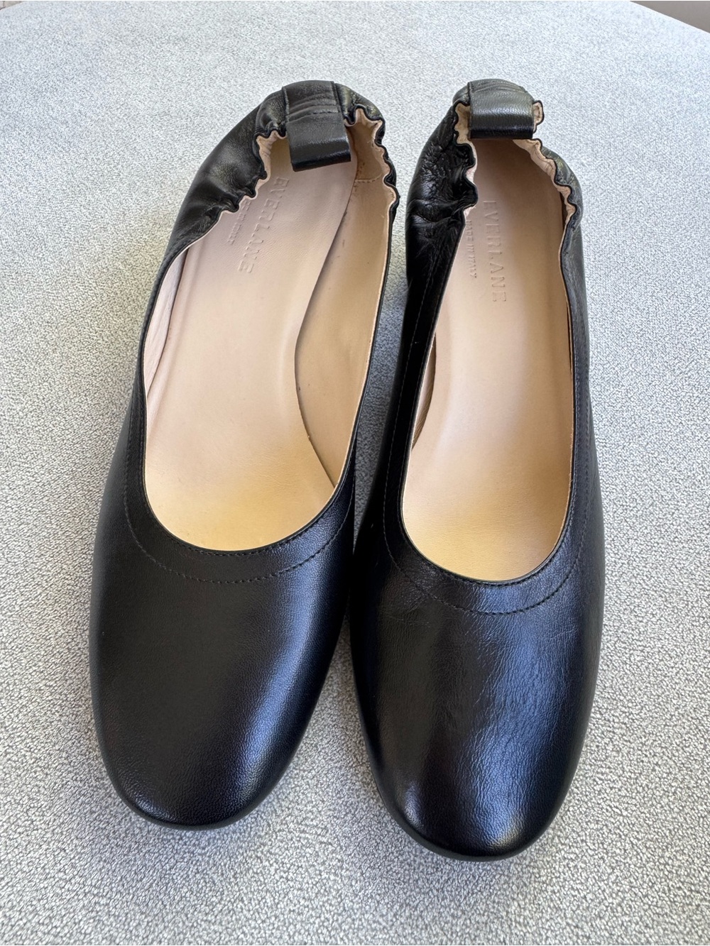 EVERLANE “THE DAY” Heel all leather block heel pump. New. Never worn. Black. 8.5 - Picture 6 of 8